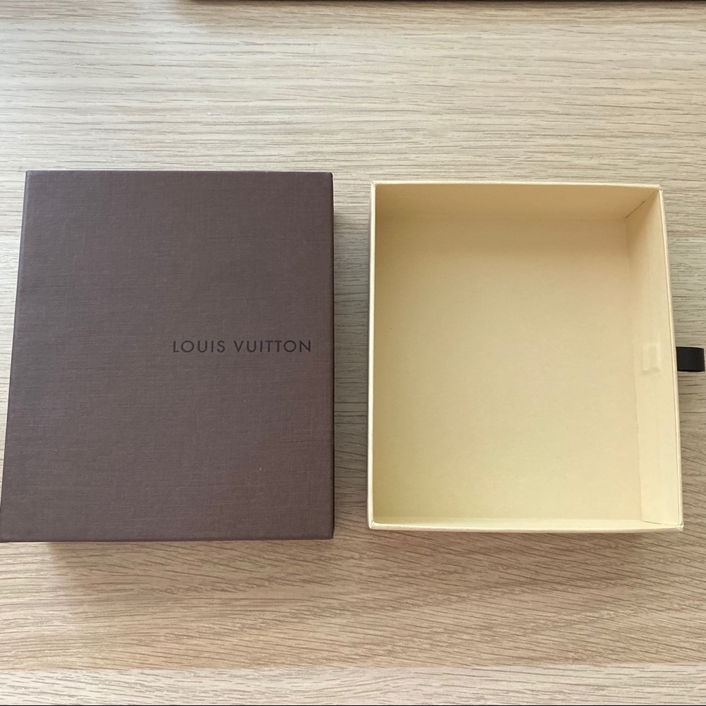 Authentic LV Box - Picture 2 of 5